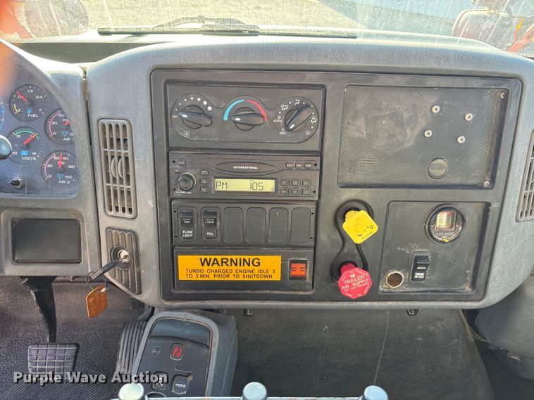 image for item DK0224 2005 International 7400 dump truck