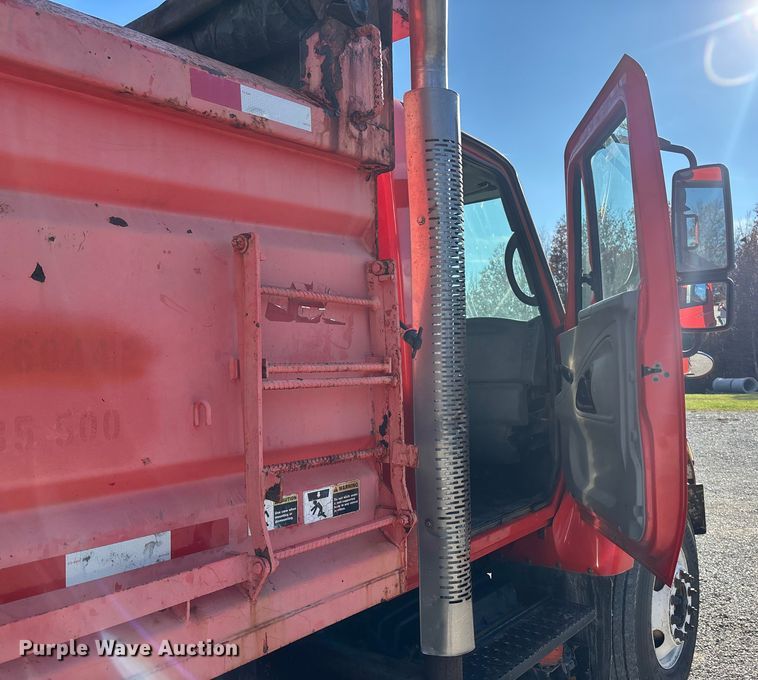 image for item DK0224 2005 International 7400 dump truck