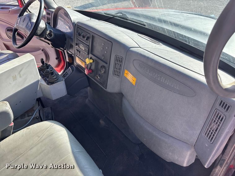 image for item DK0224 2005 International 7400 dump truck