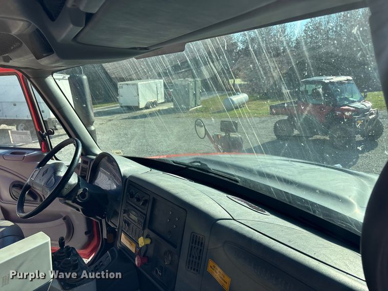 image for item DK0224 2005 International 7400 dump truck