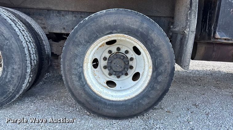 image for item DK0224 2005 International 7400 dump truck