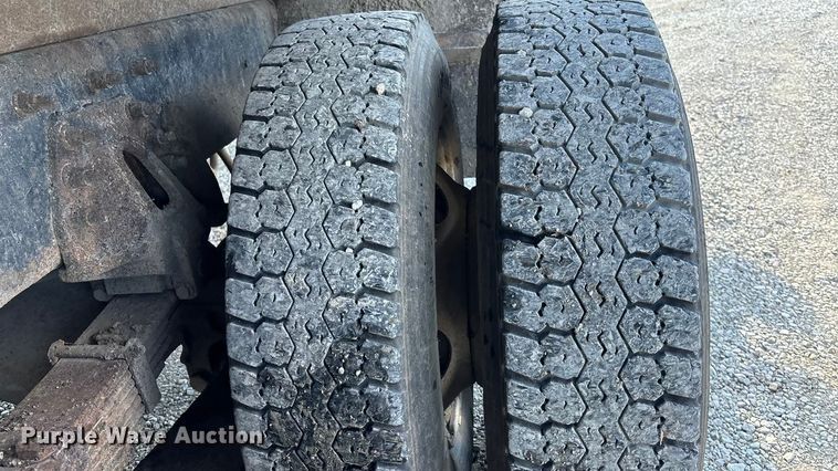 image for item DK0224 2005 International 7400 dump truck