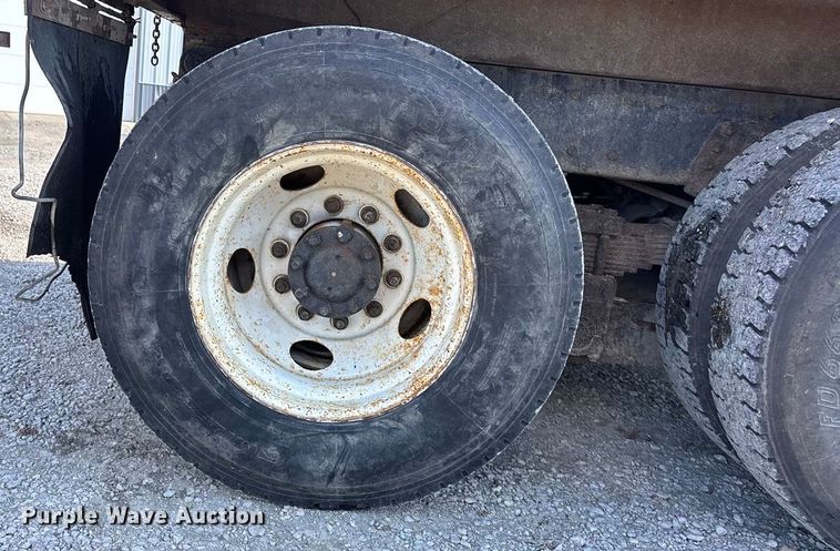 image for item DK0224 2005 International 7400 dump truck