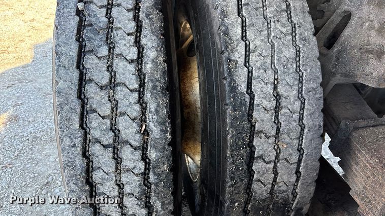 image for item DK0224 2005 International 7400 dump truck