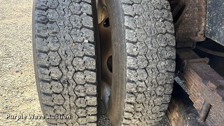 image for item DK0224 2005 International 7400 dump truck