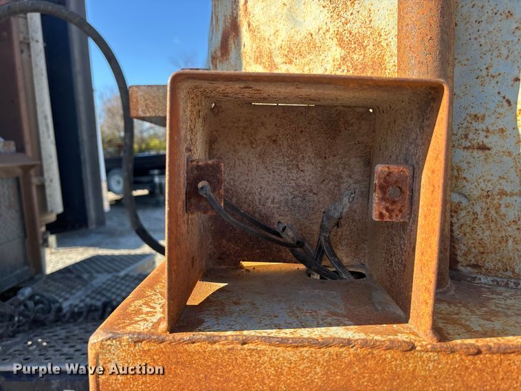 image for item DK0225 1998 Hibuilt end dump trailer