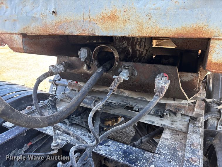 image for item DK0225 1998 Hibuilt end dump trailer