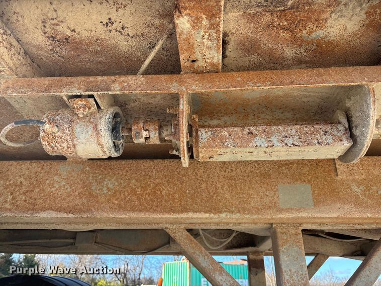 image for item DK0225 1998 Hibuilt end dump trailer