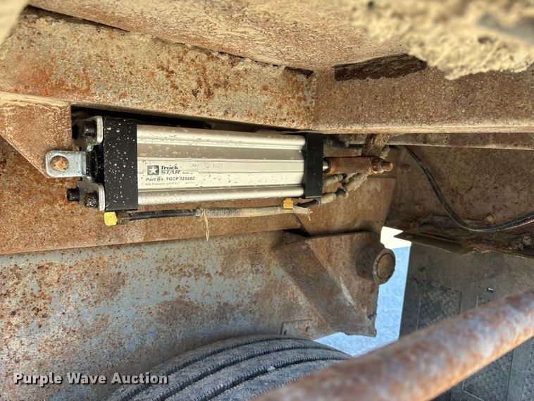 image for item DK0225 1998 Hibuilt end dump trailer