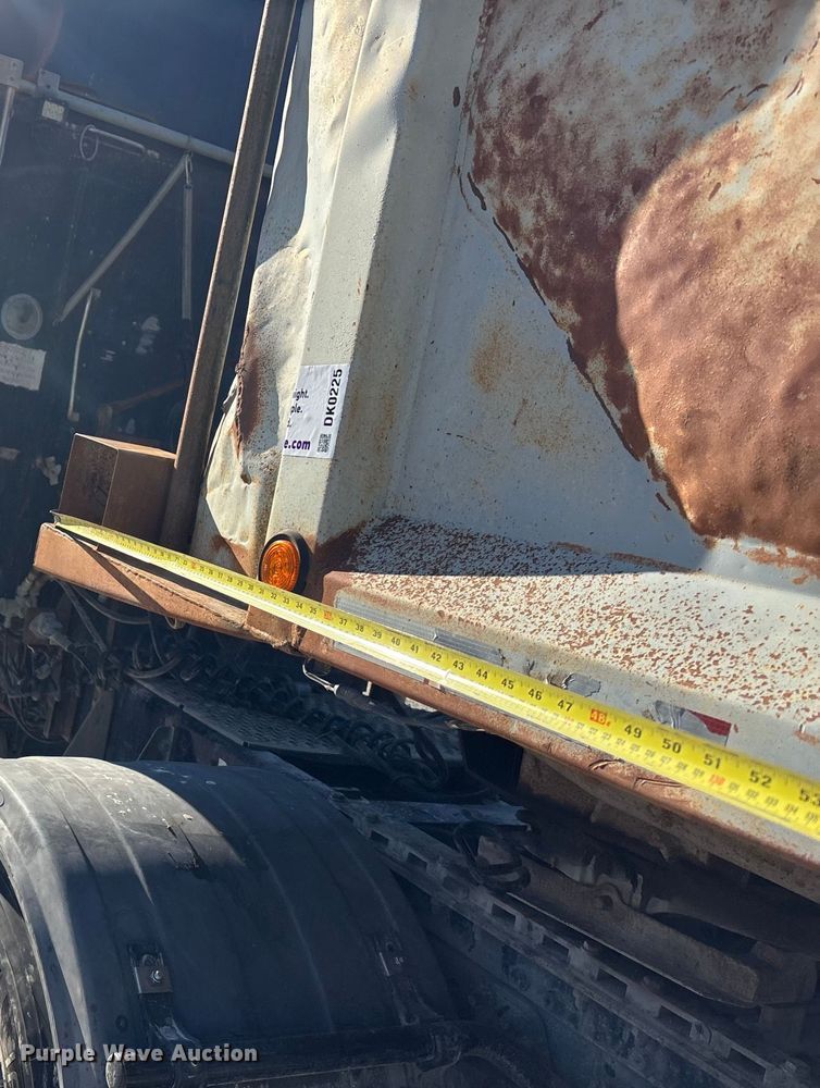 image for item DK0225 1998 Hibuilt end dump trailer