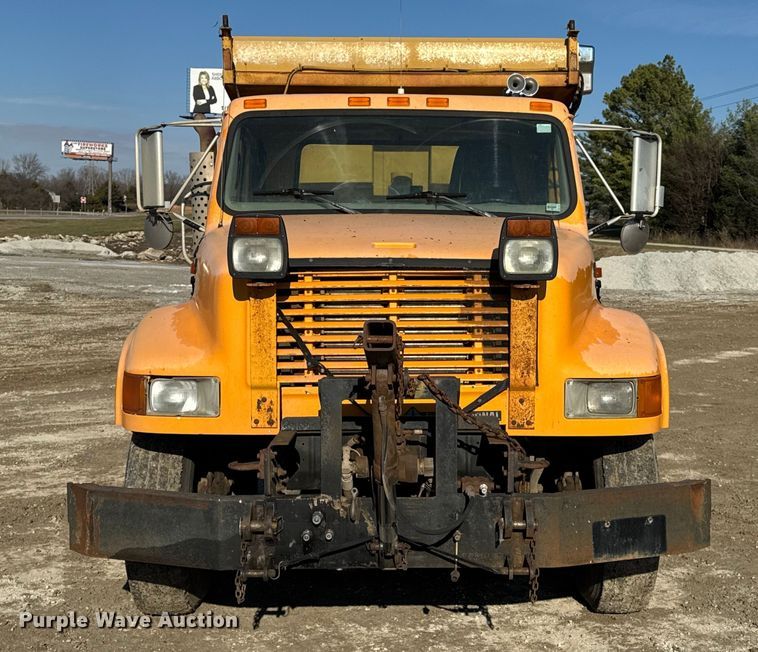 image for item DO2413 2001 International 4900 dump truck
