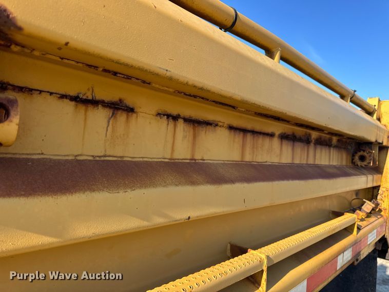 image for item DO2413 2001 International 4900 dump truck