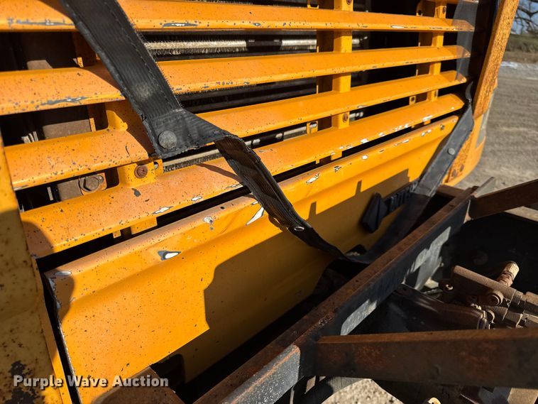 image for item DO2413 2001 International 4900 dump truck