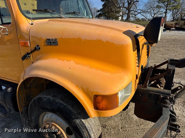 image for item DO2413 2001 International 4900 dump truck