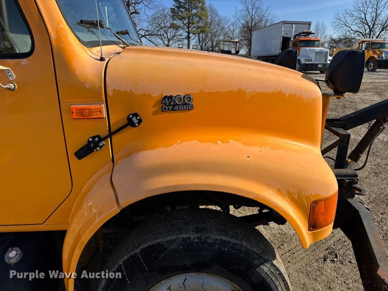 image for item DO2413 2001 International 4900 dump truck