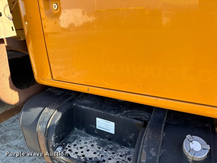 image for item DO2413 2001 International 4900 dump truck