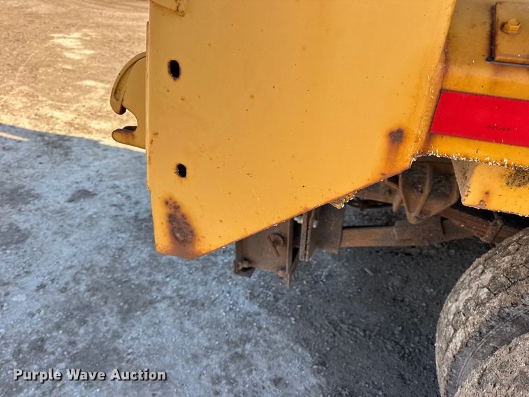 image for item DO2413 2001 International 4900 dump truck