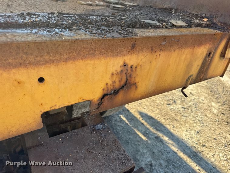 image for item DO2413 2001 International 4900 dump truck