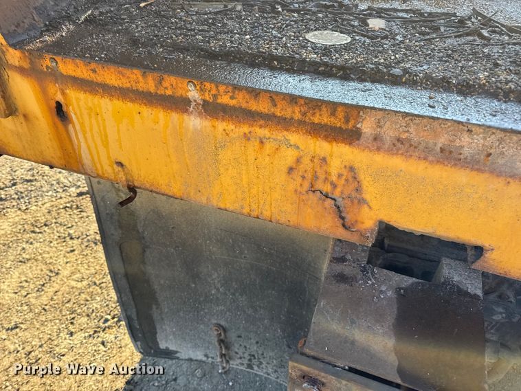 image for item DO2413 2001 International 4900 dump truck