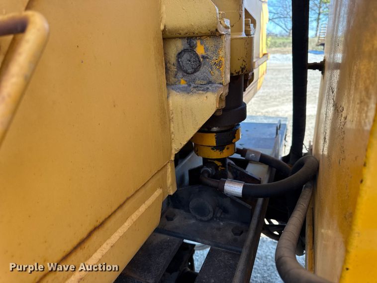 image for item DO2413 2001 International 4900 dump truck