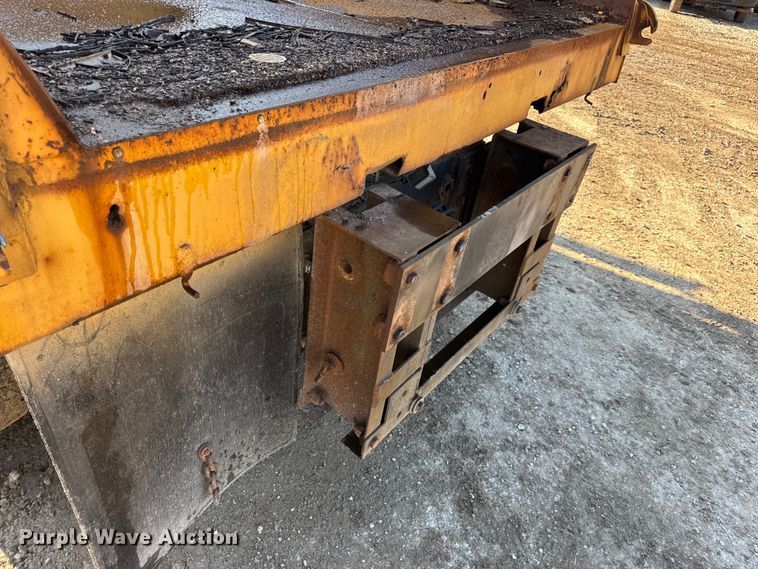 image for item DO2413 2001 International 4900 dump truck