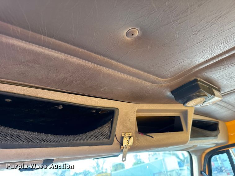 image for item DO2413 2001 International 4900 dump truck