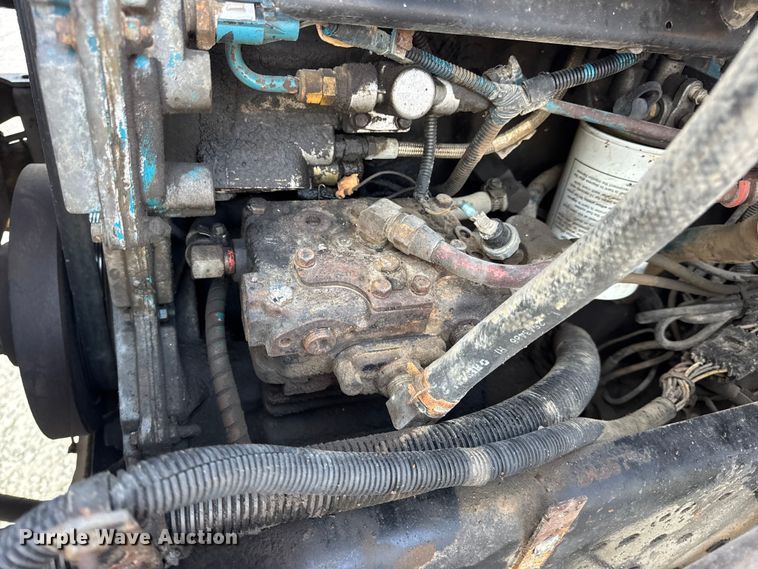 image for item DO2413 2001 International 4900 dump truck