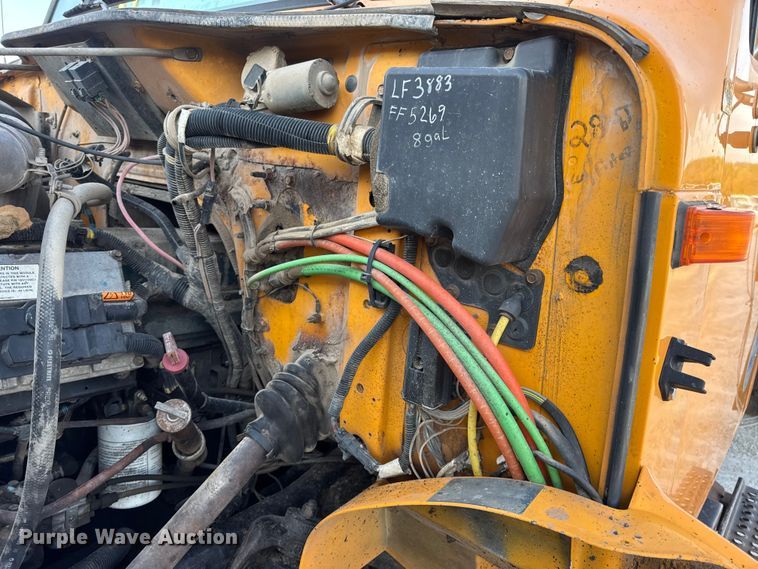 image for item DO2413 2001 International 4900 dump truck