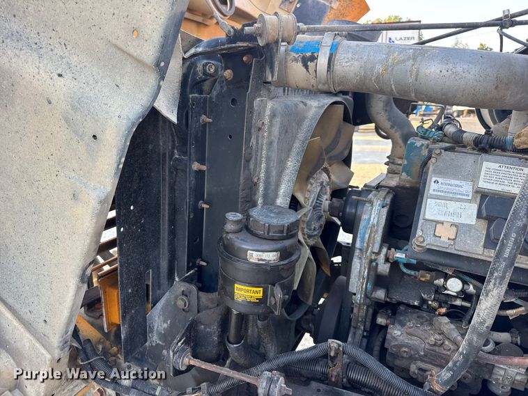 image for item DO2413 2001 International 4900 dump truck