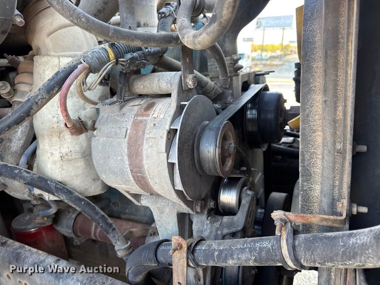 image for item DO2413 2001 International 4900 dump truck