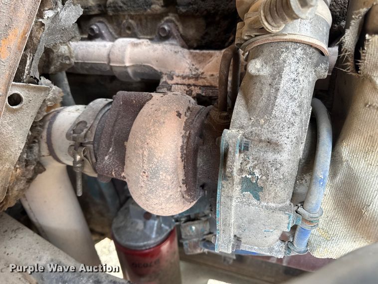 image for item DO2413 2001 International 4900 dump truck