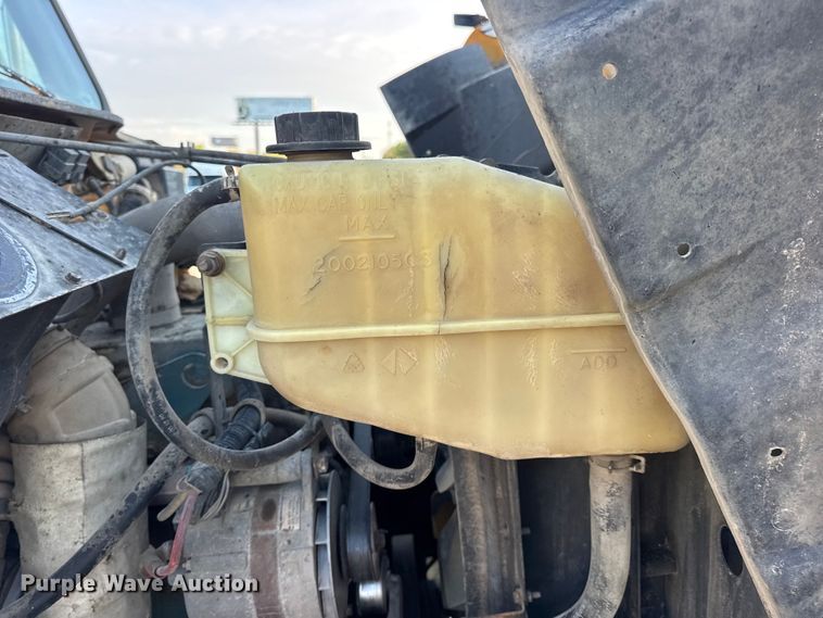 image for item DO2413 2001 International 4900 dump truck