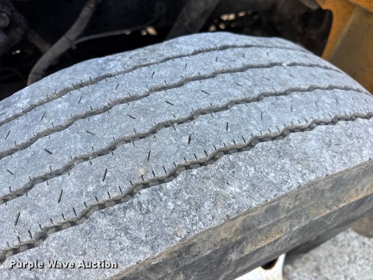 image for item DO2413 2001 International 4900 dump truck