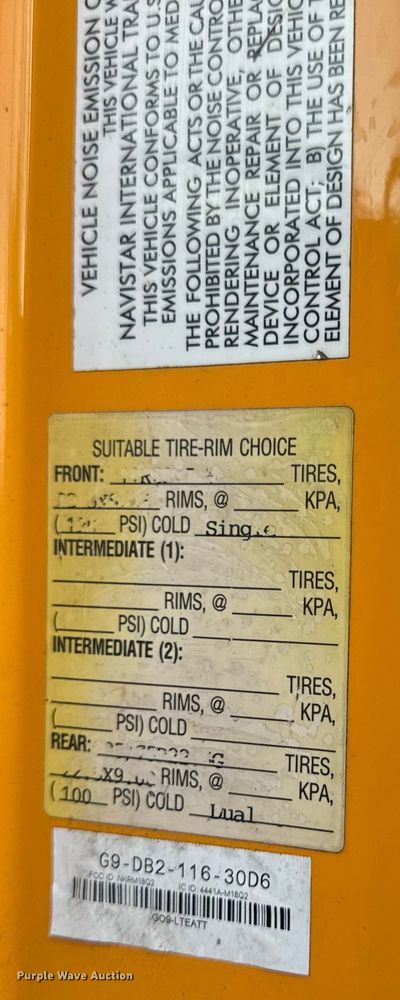 image for item DO2413 2001 International 4900 dump truck