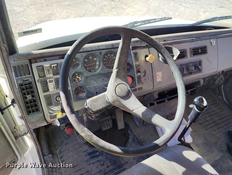 image for item DP5087 1998 Freightliner FL80 water truck