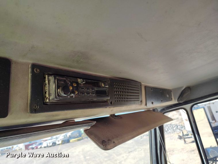 image for item DP5087 1998 Freightliner FL80 water truck