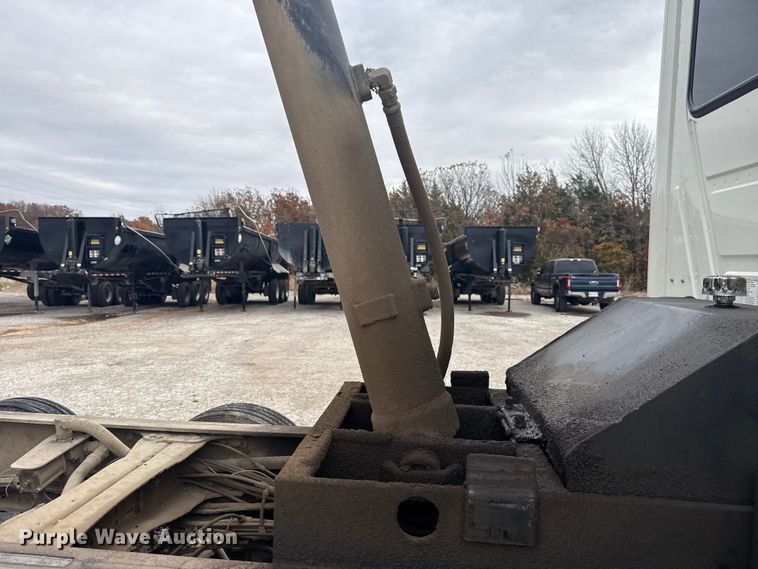 image for item DQ4138 2019 Mack Granite dump truck