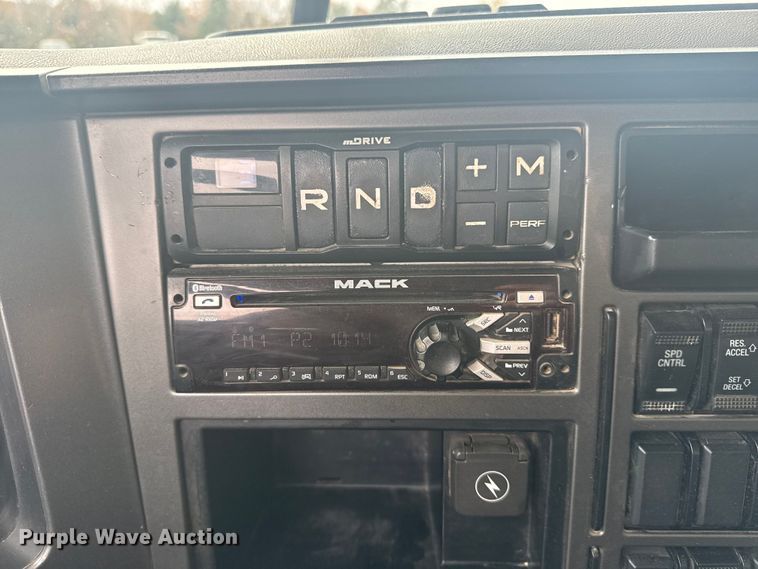 image for item DQ4138 2019 Mack Granite dump truck