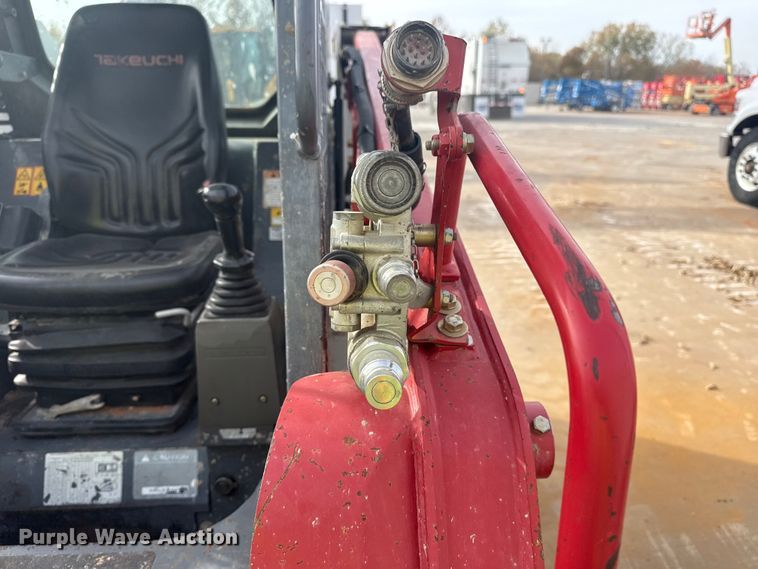 image for item DQ4153 2019 Takeuchi TL8 tracked skid steer loader