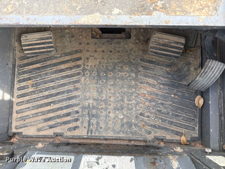 image for item DQ4153 2019 Takeuchi TL8 tracked skid steer loader