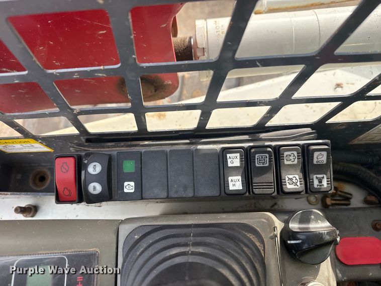 image for item DQ4153 2019 Takeuchi TL8 tracked skid steer loader