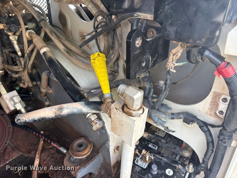 image for item DQ4153 2019 Takeuchi TL8 tracked skid steer loader