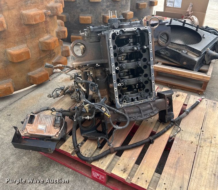 image for item DQ4153 2019 Takeuchi TL8 tracked skid steer loader