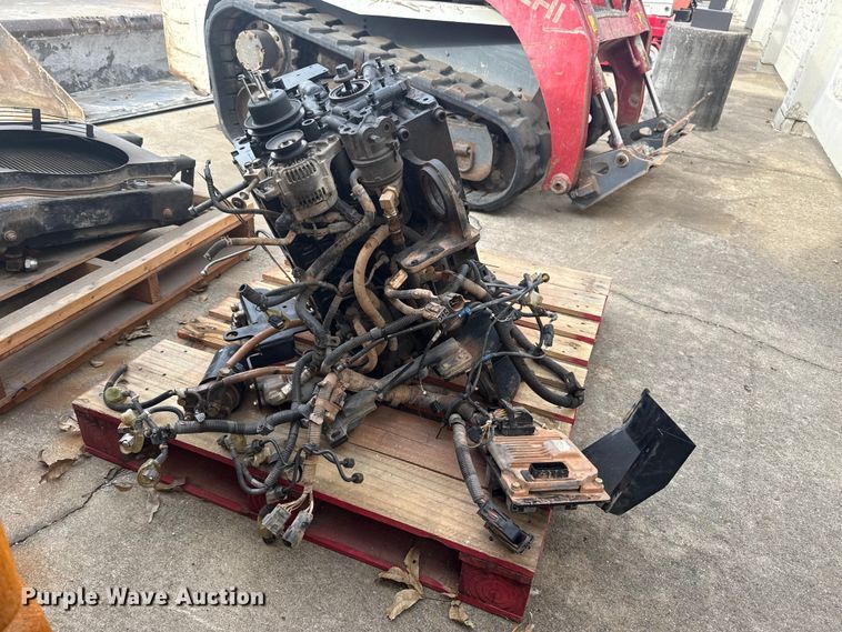 image for item DQ4153 2019 Takeuchi TL8 tracked skid steer loader