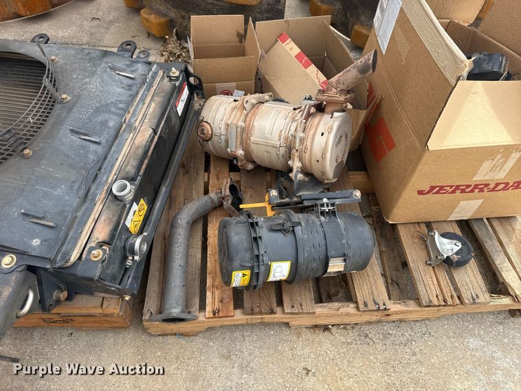 image for item DQ4153 2019 Takeuchi TL8 tracked skid steer loader