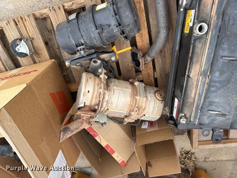 image for item DQ4153 2019 Takeuchi TL8 tracked skid steer loader