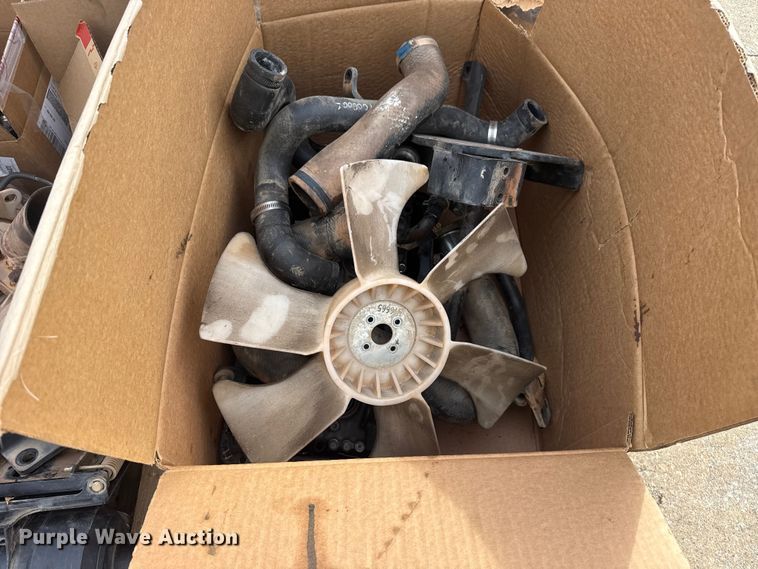 image for item DQ4153 2019 Takeuchi TL8 tracked skid steer loader