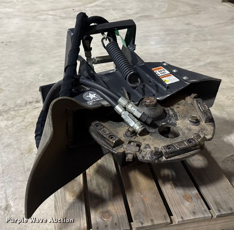 image for item DQ4157 Stumper 220HD compact utility loader stump grinder