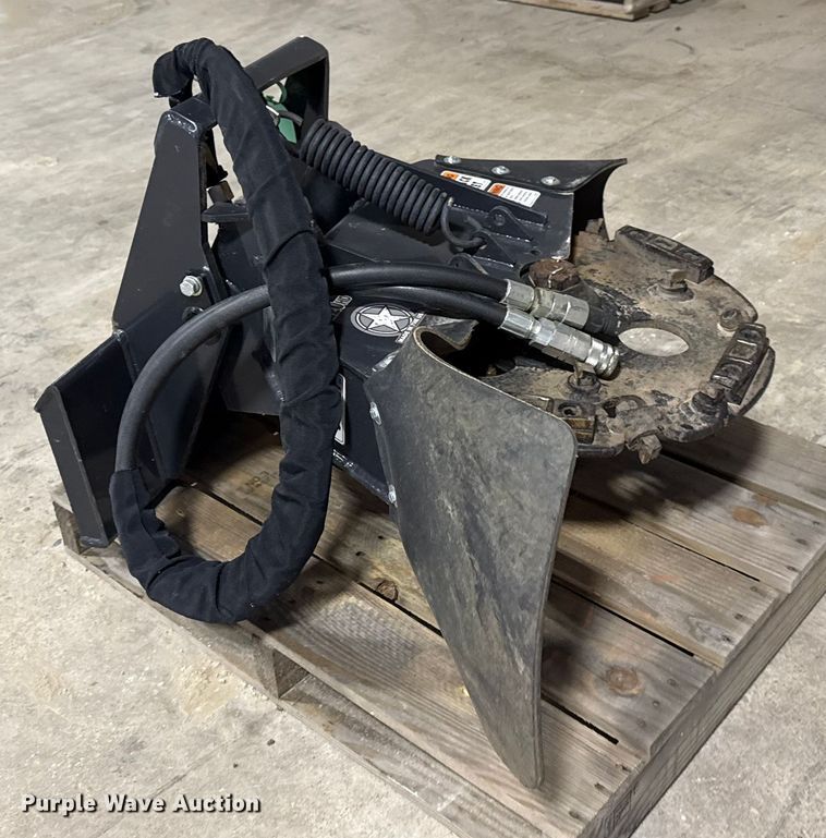 image for item DQ4157 Stumper 220HD compact utility loader stump grinder