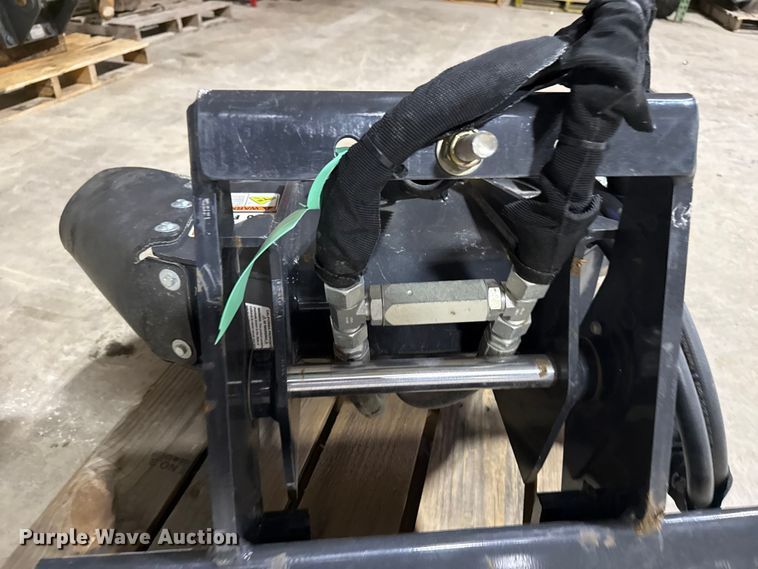 image for item DQ4157 Stumper 220HD compact utility loader stump grinder